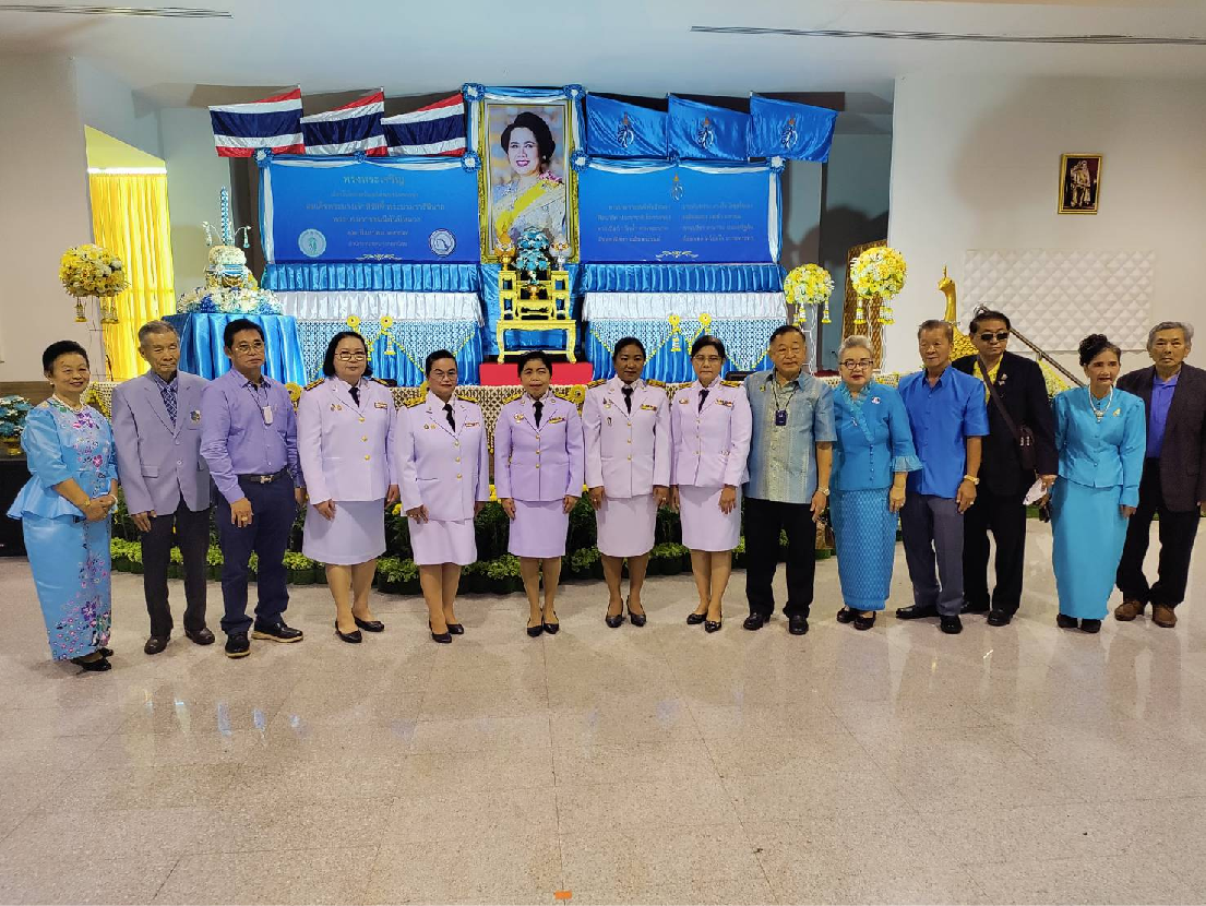 ﻿กรมบังคับคดี ร่วมทำบุญตักบาตร ข้าวสารอาหารแห้ง ร่วมพิธีสงฆ์ และวางพานพุ่ม เนื่องในวันเฉลิมพระชนมพรรษา สมเด็จพระนางเจ้าสิริกิติ์ พระบรมราชินีนาถ พระบรมราชชนนีพันปีหลวง ณ สำนักงานเขตบางกอกน้อย